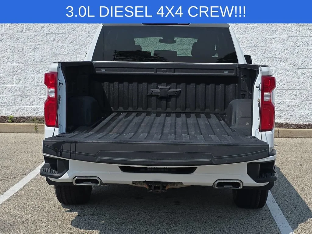 Used 2025 Summit White Chevrolet RST image 27