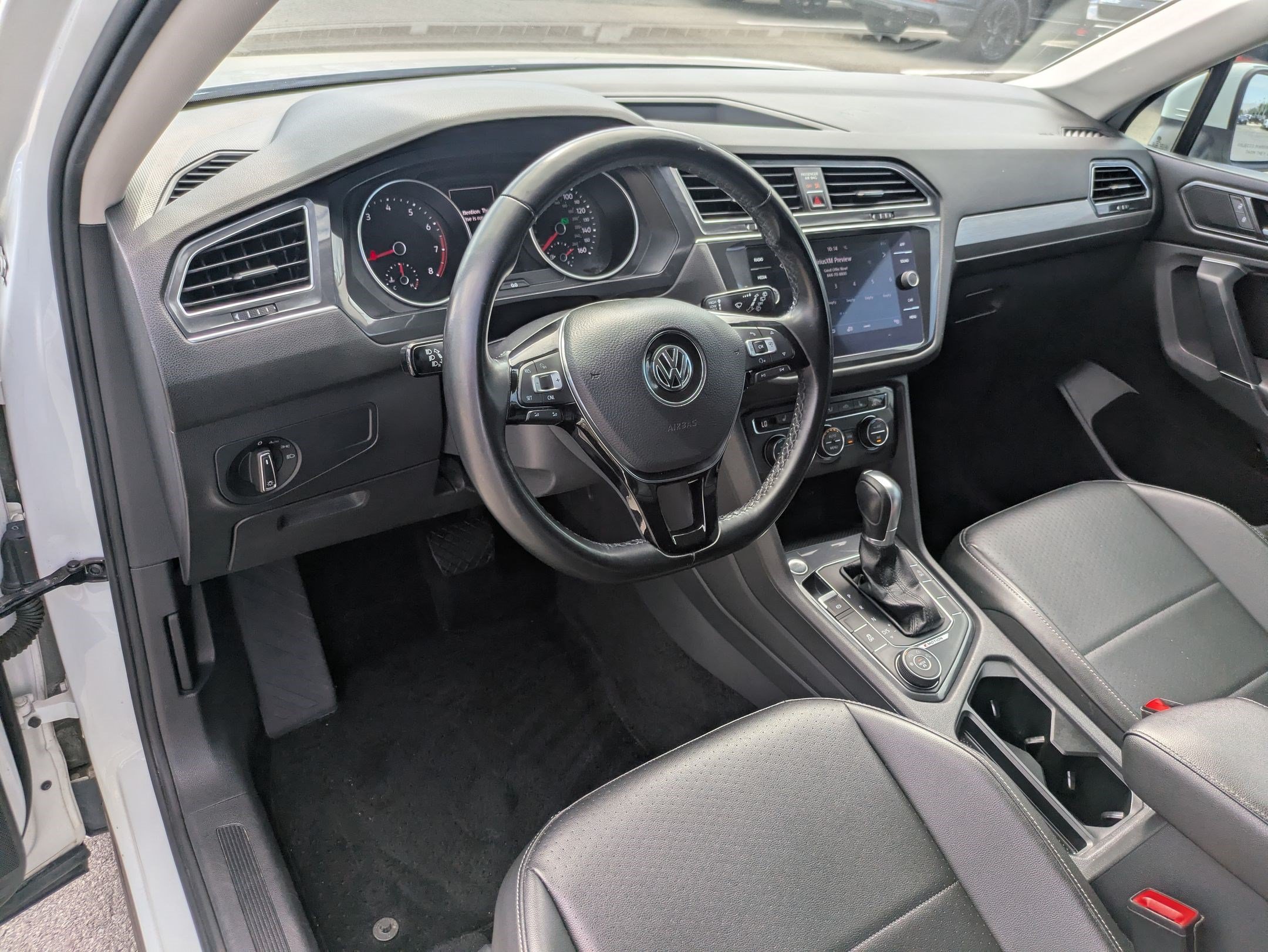 Used 2018 Pure White Volkswagen SEL image 13