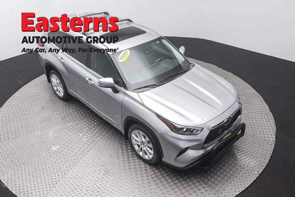 Used 2021 Silver Toyota Limited image 3