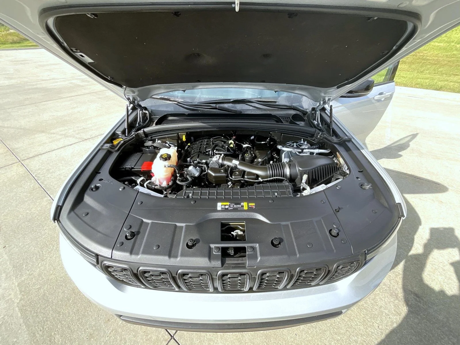 Used 2025 Silver Jeep Altitude X image 26