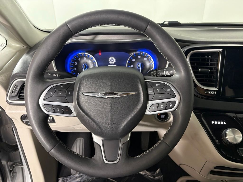 Used 2024 Silver Chrysler Touring L image 22