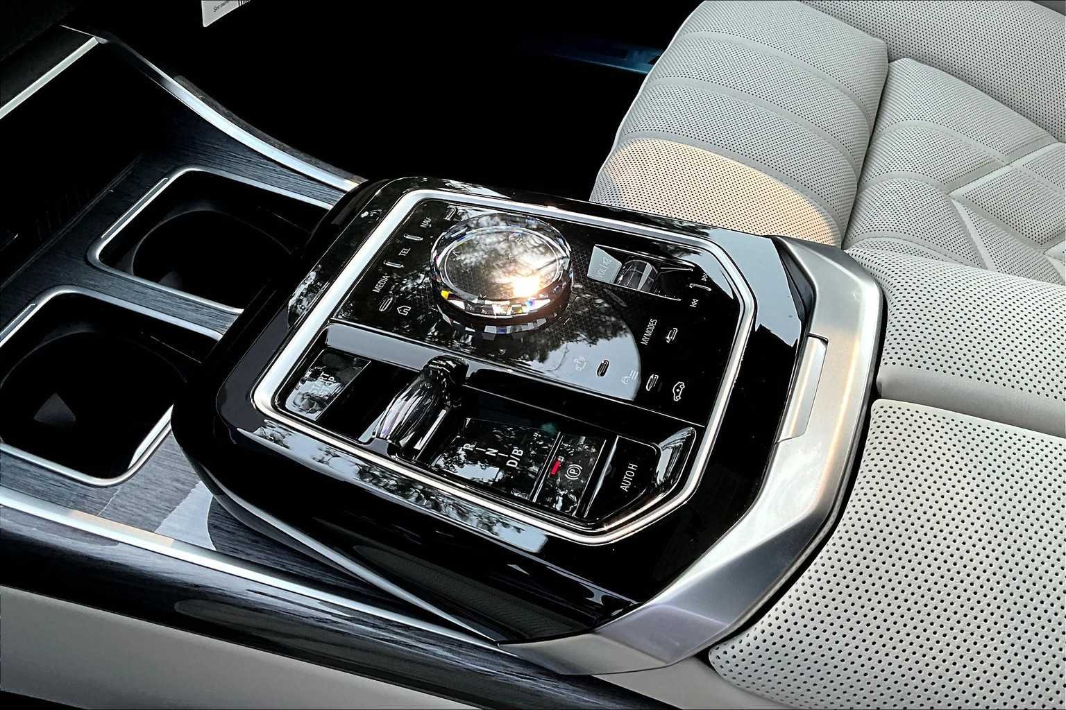 2025 BMW i7 50 - Photo 7