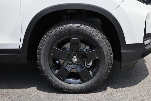 New 2026 Platinum White Pearl Honda Black Edition image 16