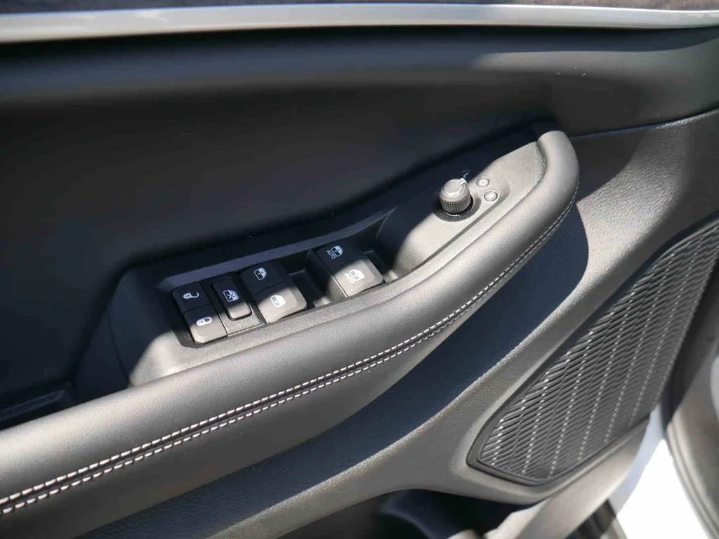 New 2026 White Jeep Altitude image 22