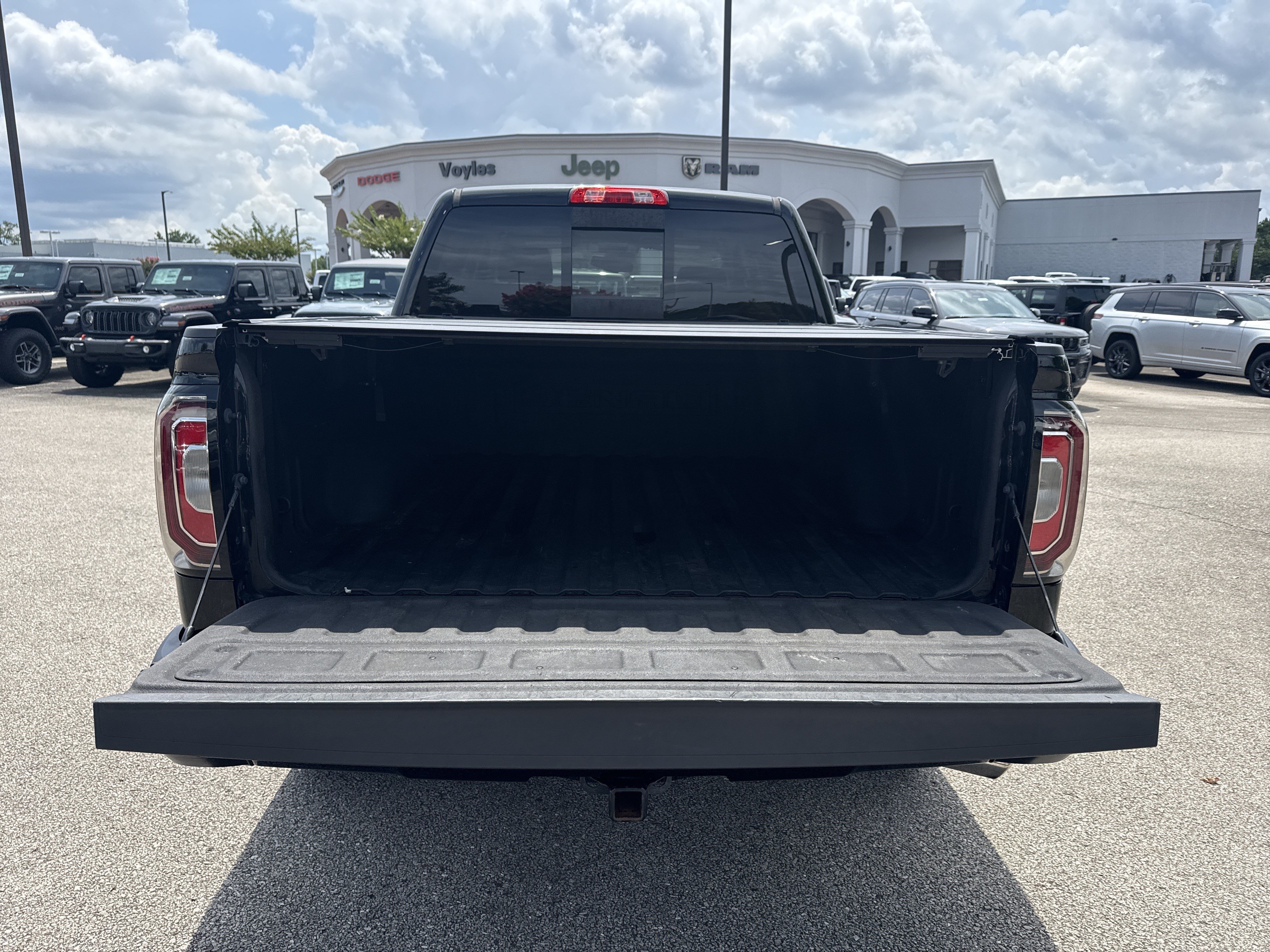 Used 2018 Onyx Black GMC Denali image 19