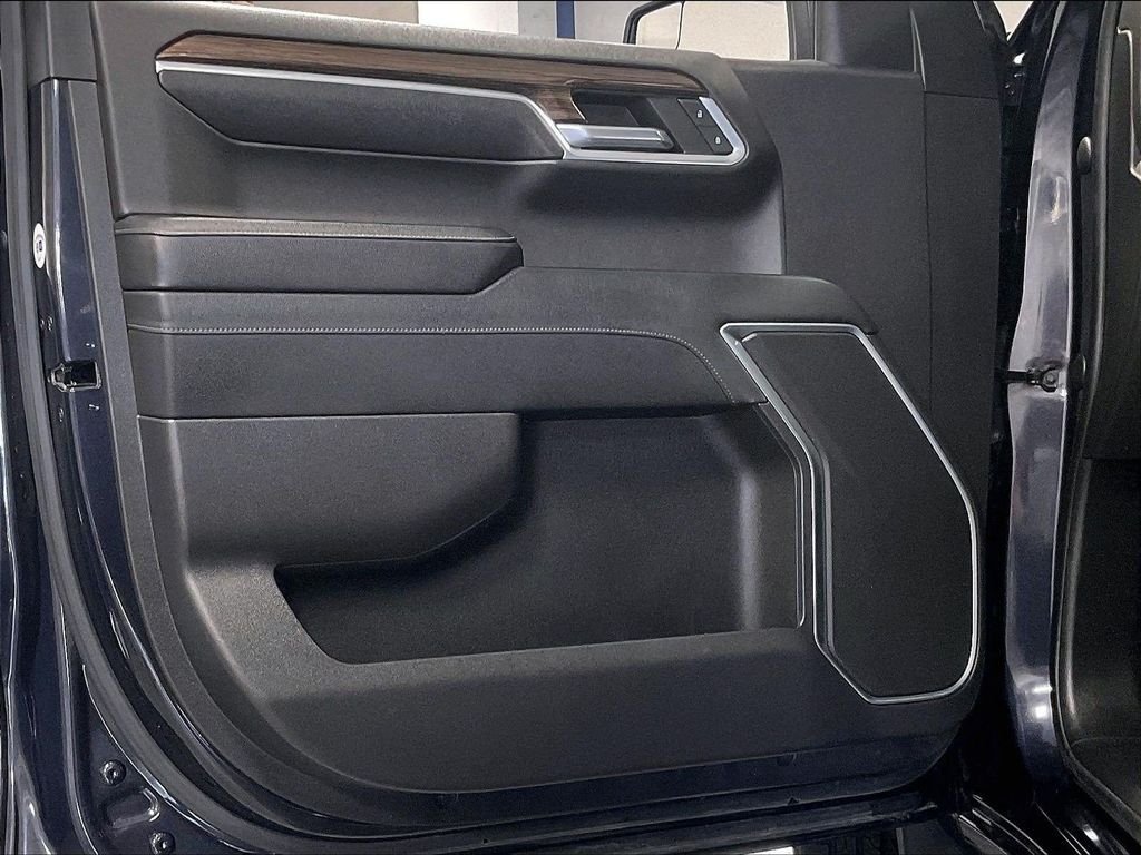 Used 2022 Gray Chevrolet LT image 8