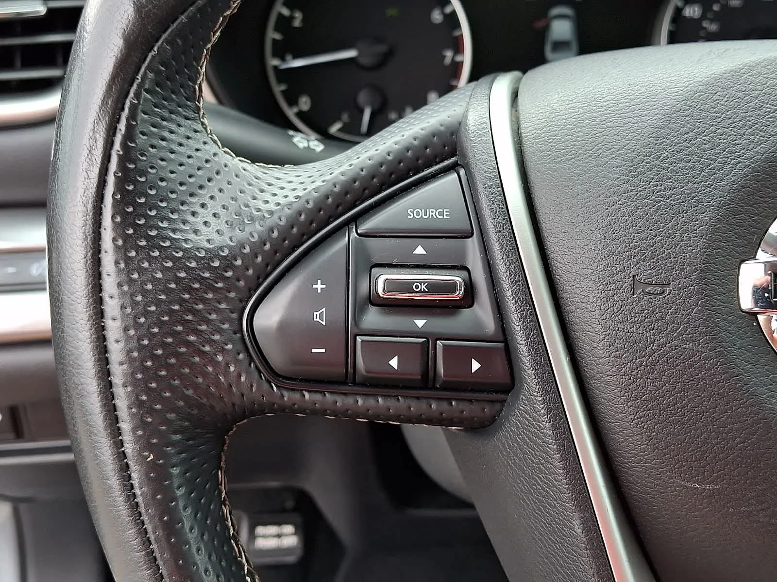 Used 2019 Gun Metallic Nissan SL image 24