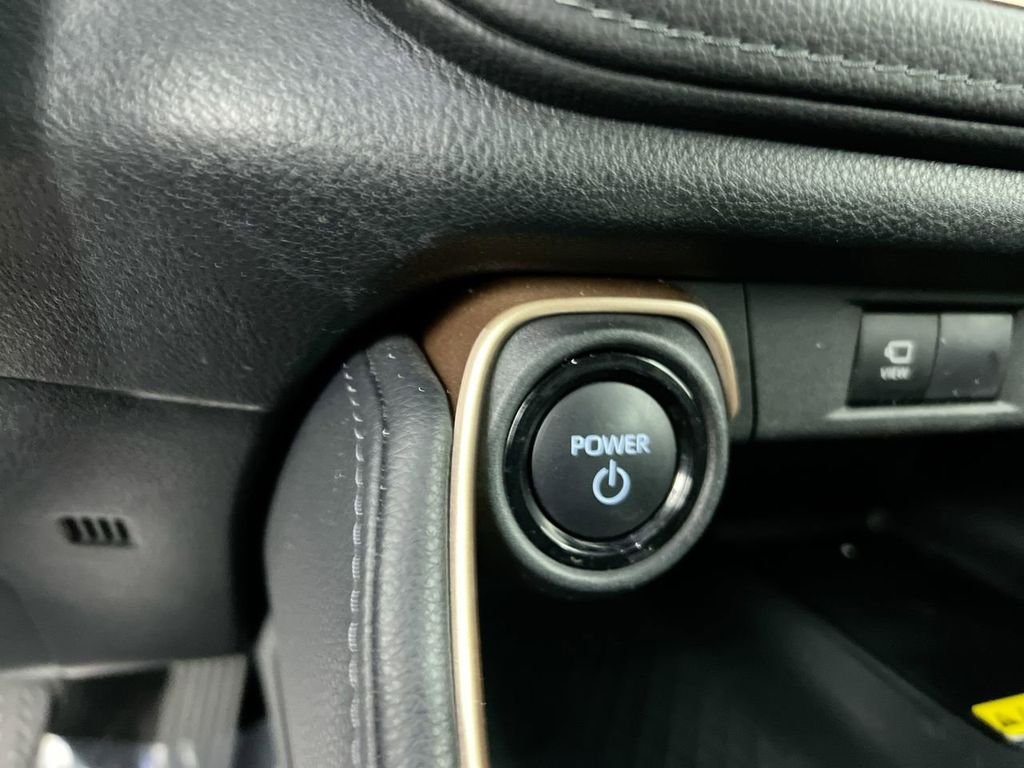 Used 2024  Toyota MAX Platinum image 21