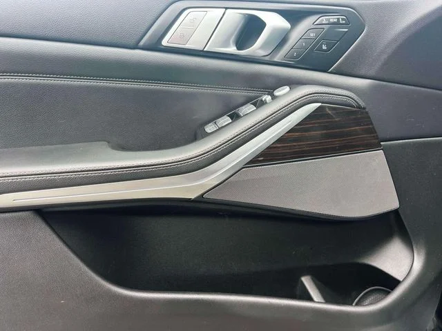 Used 2019 Gray BMW xDrive50i image 21