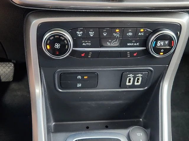 Used 2019 Silver Ford SE image 40