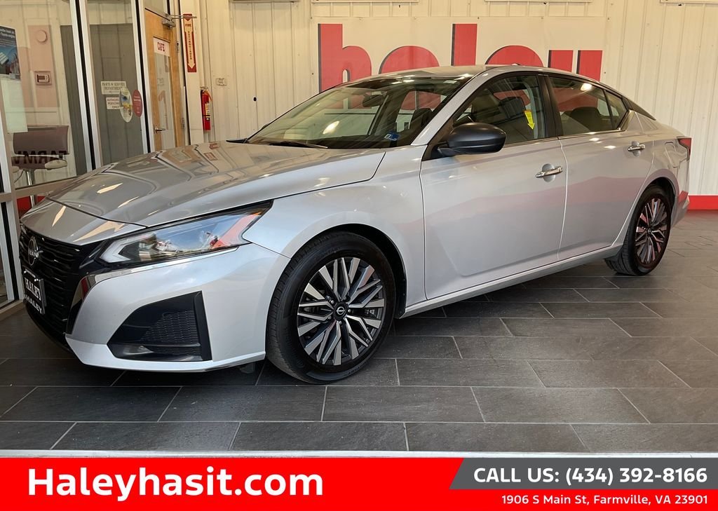 Used 2024 Silver Nissan 2.5 SV image 1