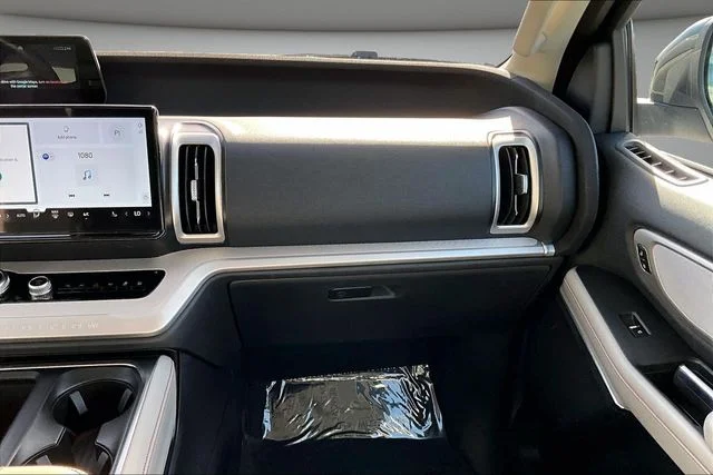 Used 2025 White Metallic Ford Active image 9