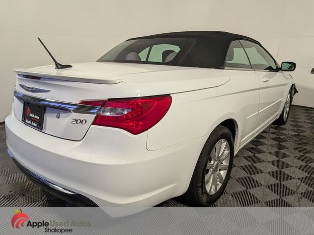 Used 2012 White Chrysler Touring image 6