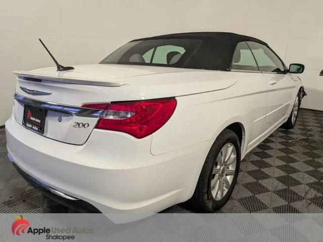Used 2012 White Chrysler Touring image 6