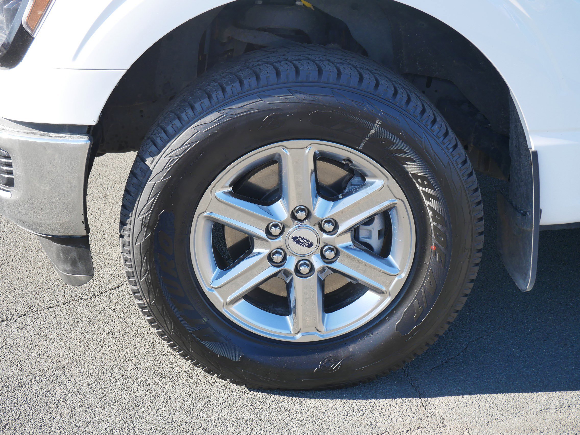 Used 2024 Oxford White Ford XLT image 9
