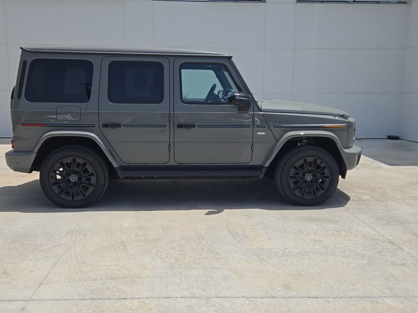 Certified Used 2025 Gray Mercedes-Benz G 580 image 11