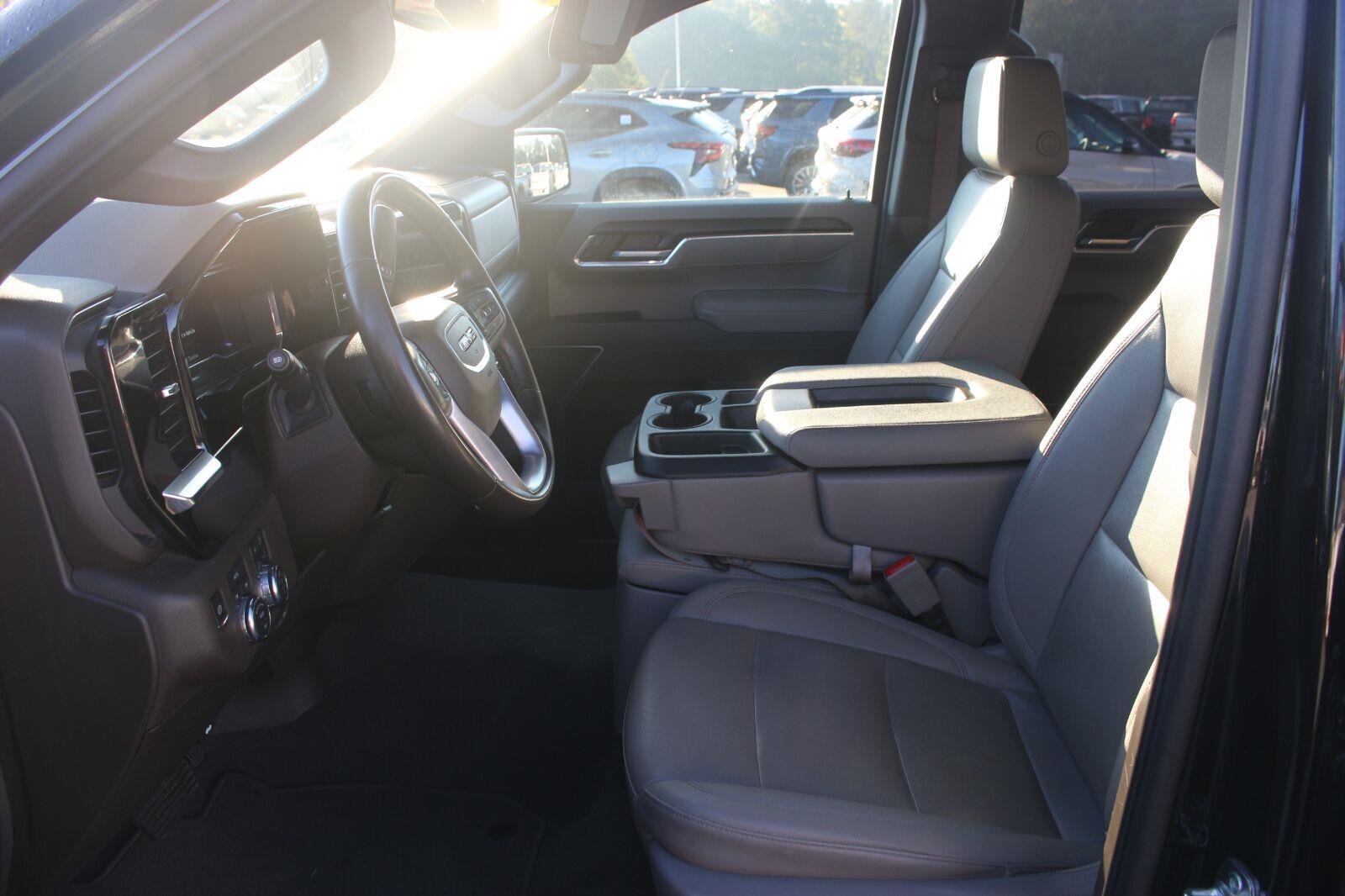 Used 2025 Onyx Black GMC SLT image 16
