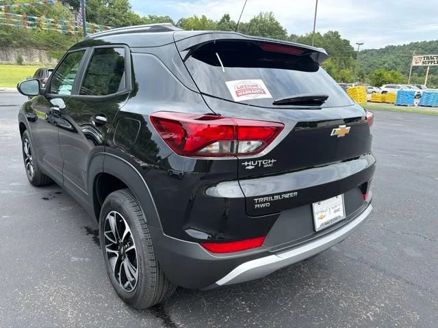 New 2026 Mosaic Black Metallic Chevrolet LT image 5