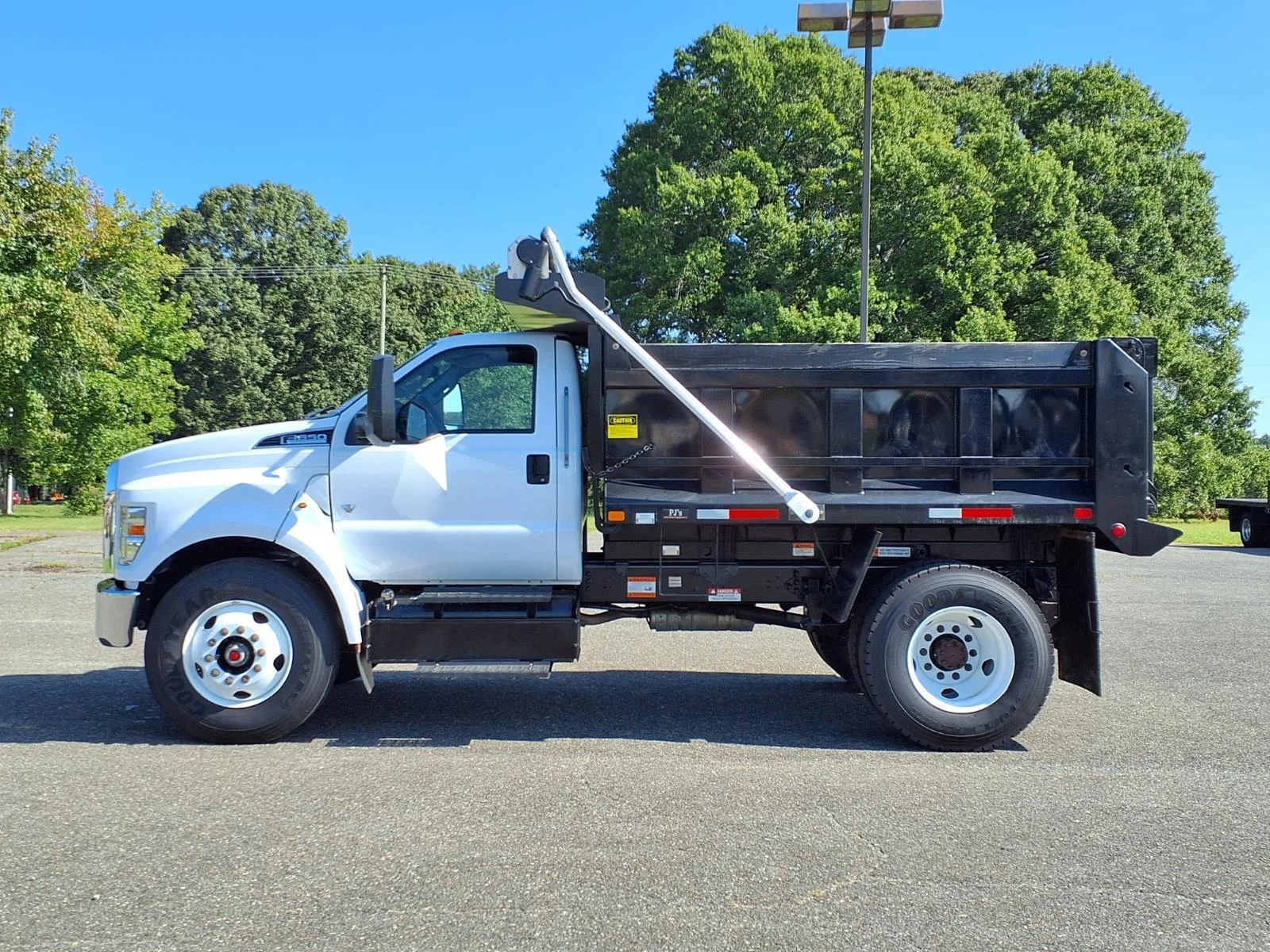 Used 2024 WHITE FORD MEDIUM TRUCK  image 3