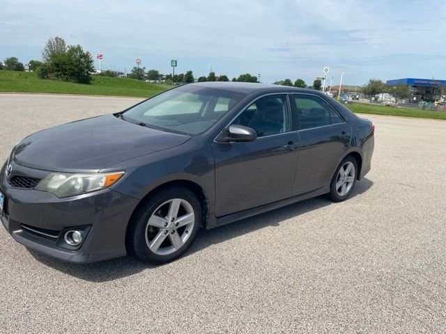 Used 2014 Gray Toyota SE image 6