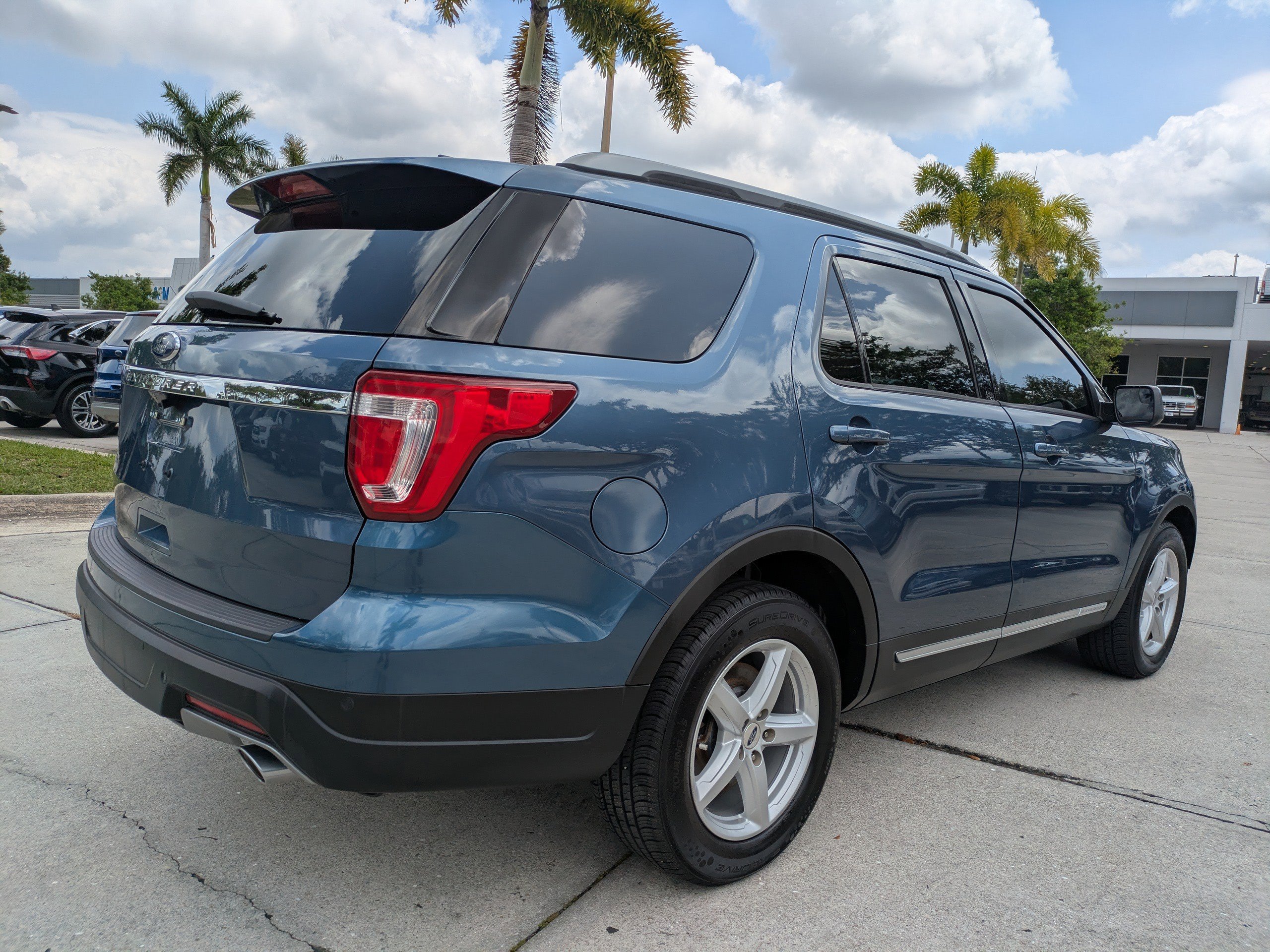 Used 2018 Blue Metallic Ford XLT image 4