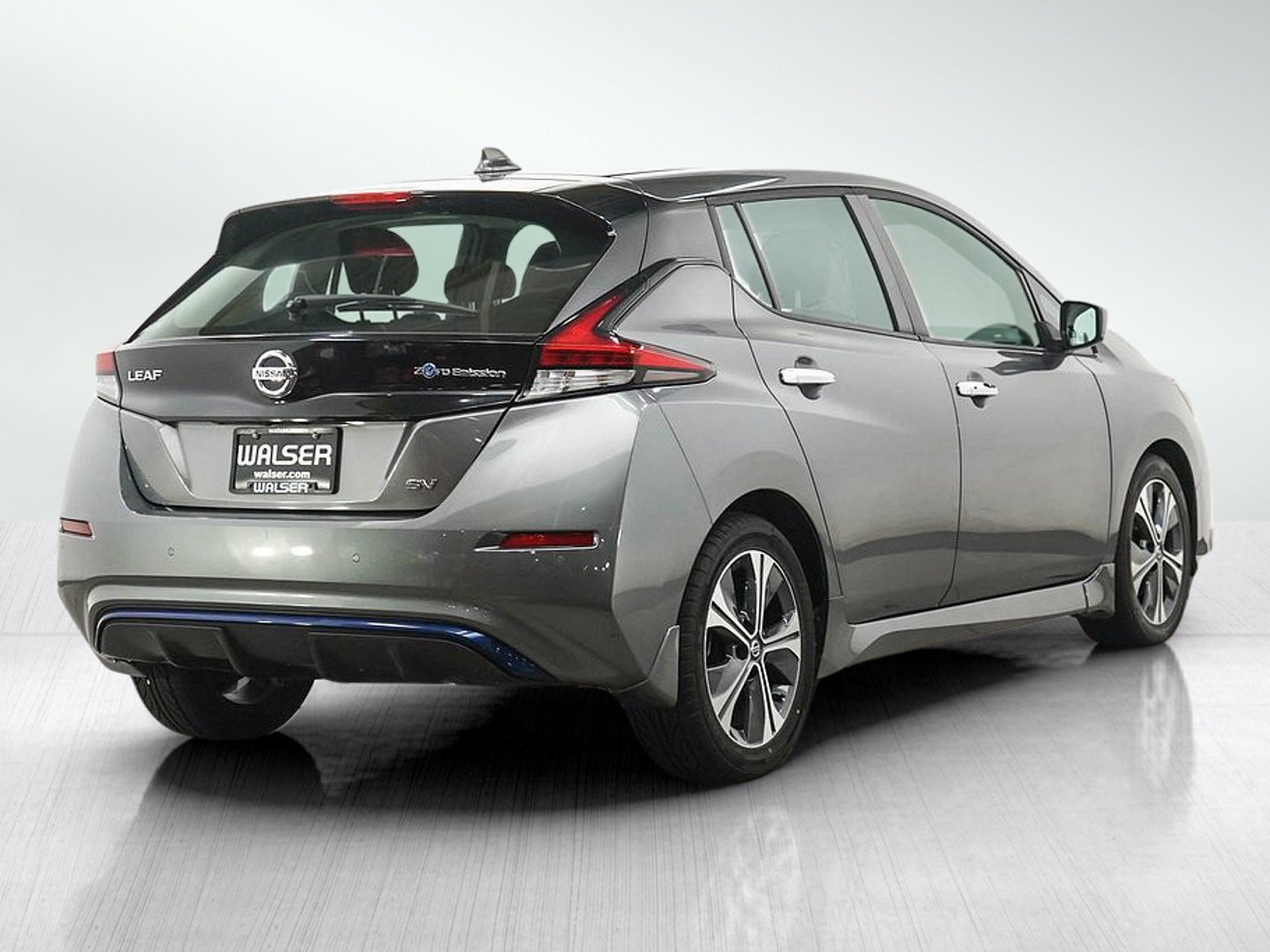 Used 2020 Gun Metallic Nissan SV Hatchback image 6