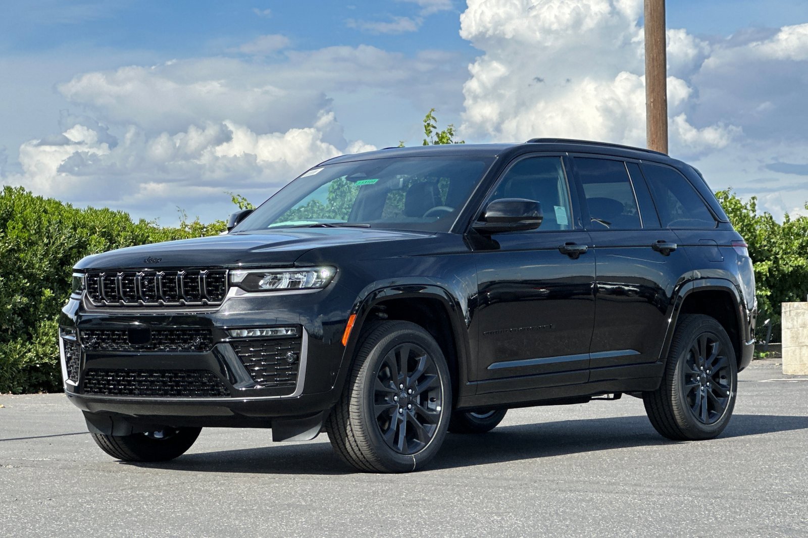 New 2026 Diamond Black Crystal Pearlcoat Jeep Limited Reserve image 8