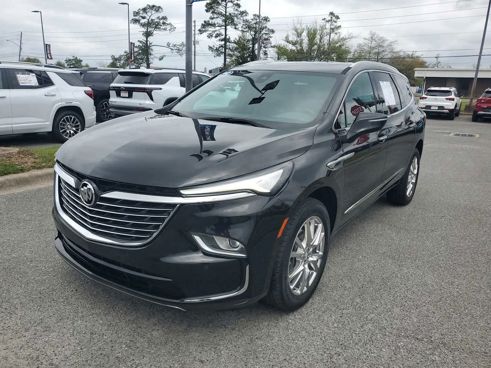 2023 Buick Enclave Essence's photo