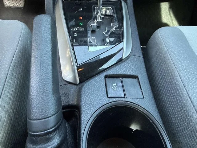 Used 2014 Silver Toyota L image 32