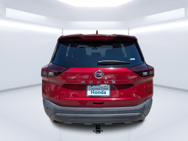 Used 2021 Red Nissan S image 4