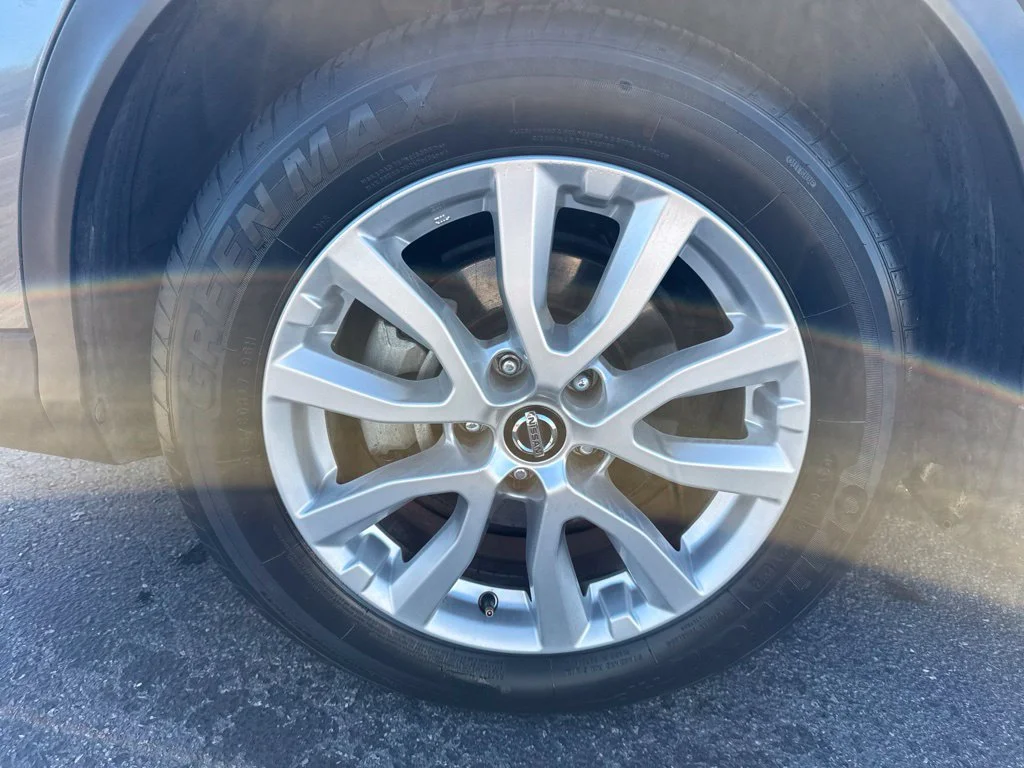 Used 2021 Gray Nissan S image 9