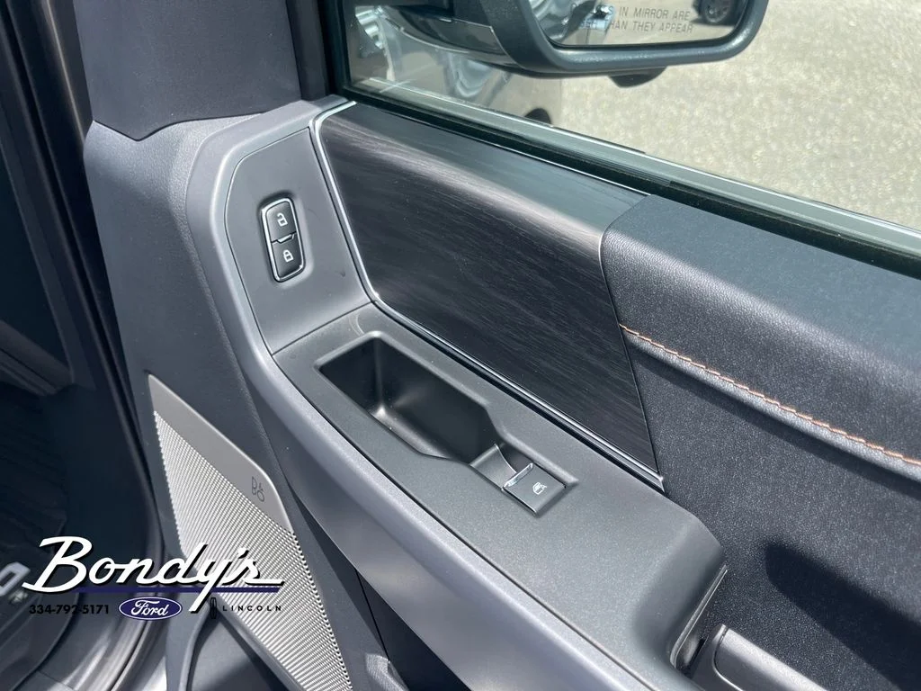 Used 2025 Gray Metallic Ford Lariat image 20