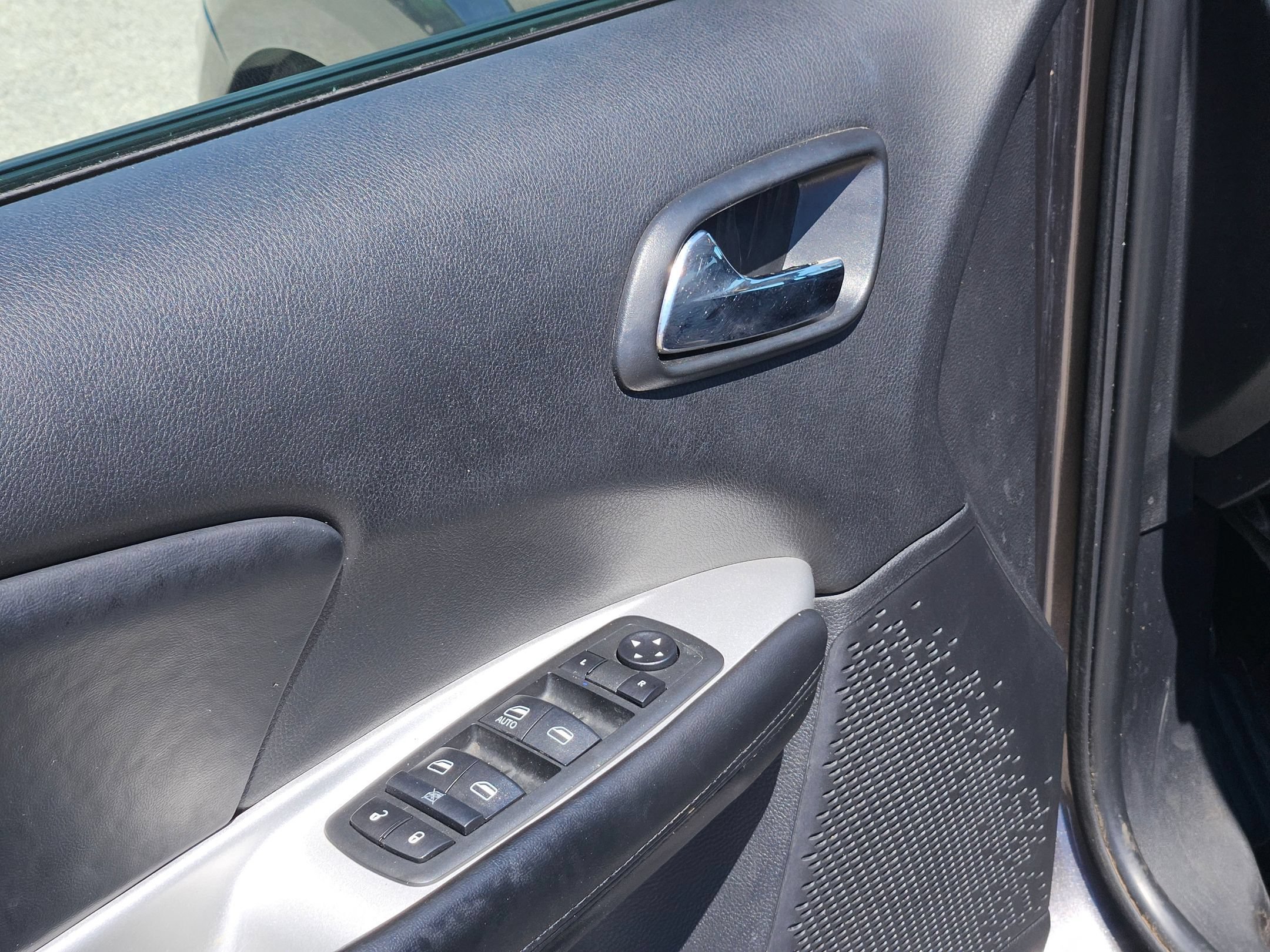 Used 2020 Granite Pearlcoat Dodge SE Value image 12