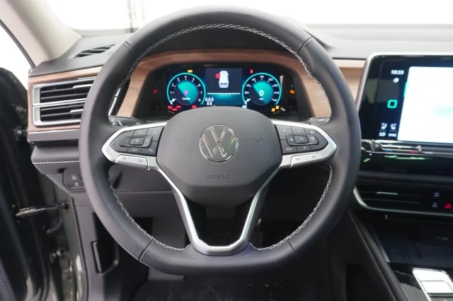 New 2026 Avocado Green Pearl Volkswagen 2.0T SE w/Technology image 25