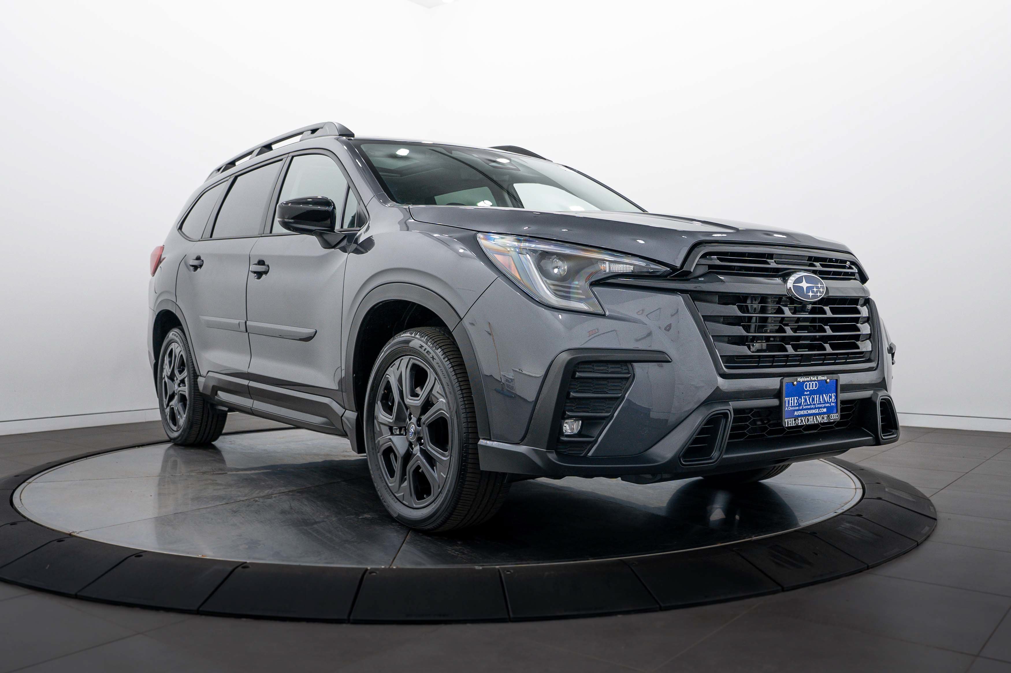 Used 2025 Magnetite Gray Metallic Subaru Onyx Edition Touring image 2