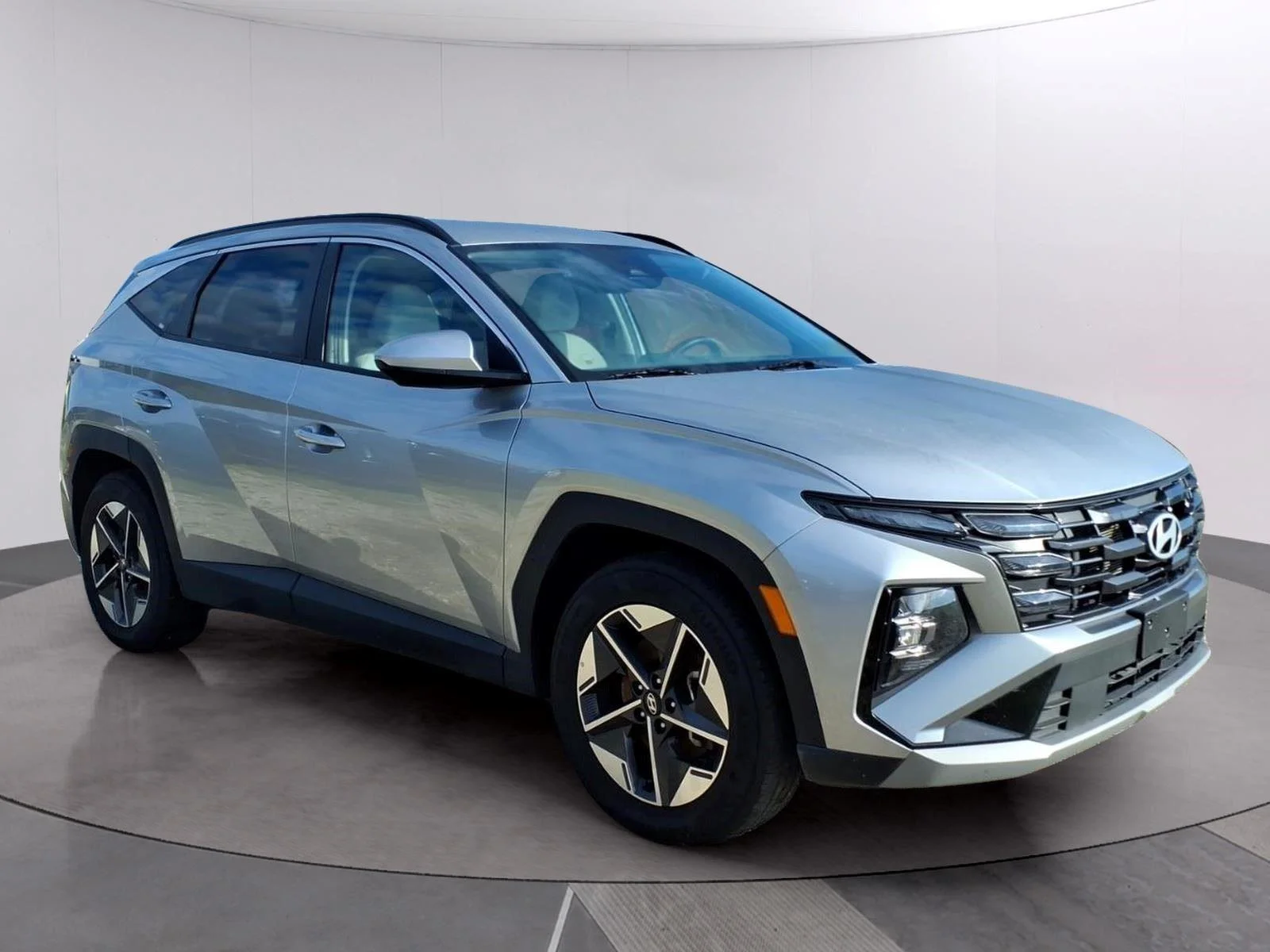 Used 2025 Shimmering Silver Hyundai SEL image 7