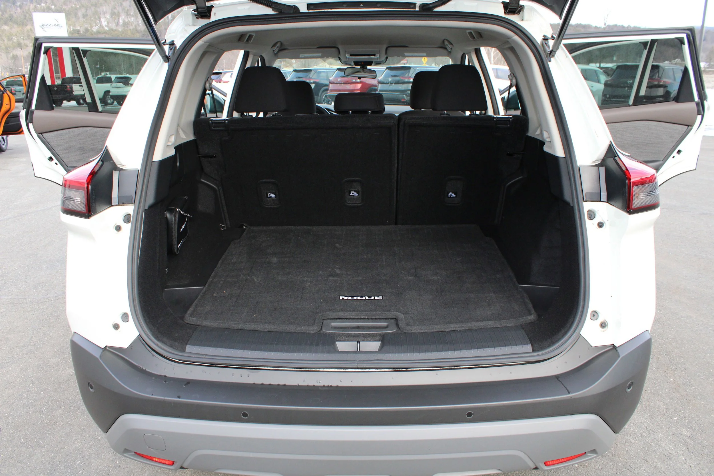 Used 2023 Glacier White Nissan S image 13