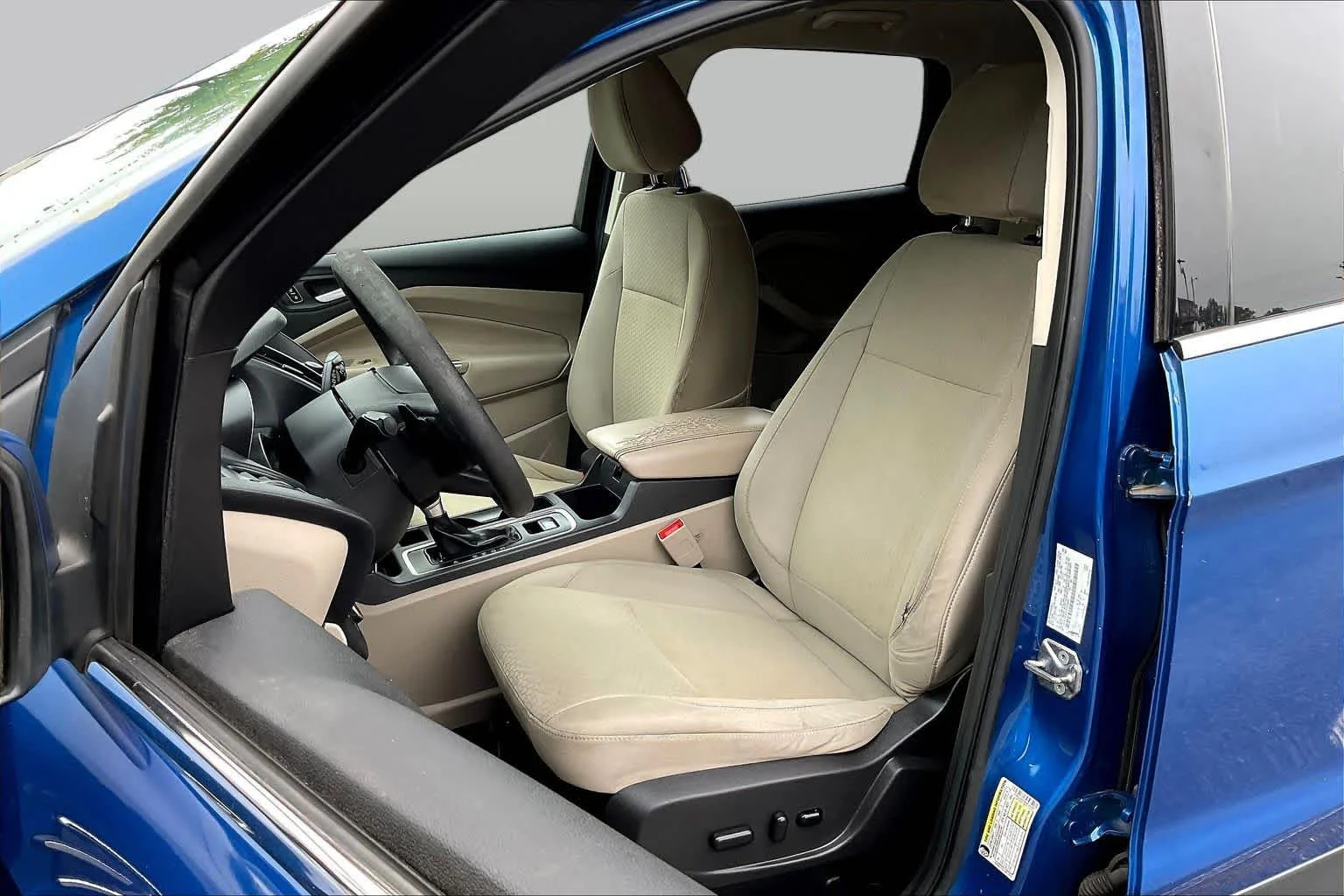 Used 2017 Lightning Blue Metallic Ford SE image 8