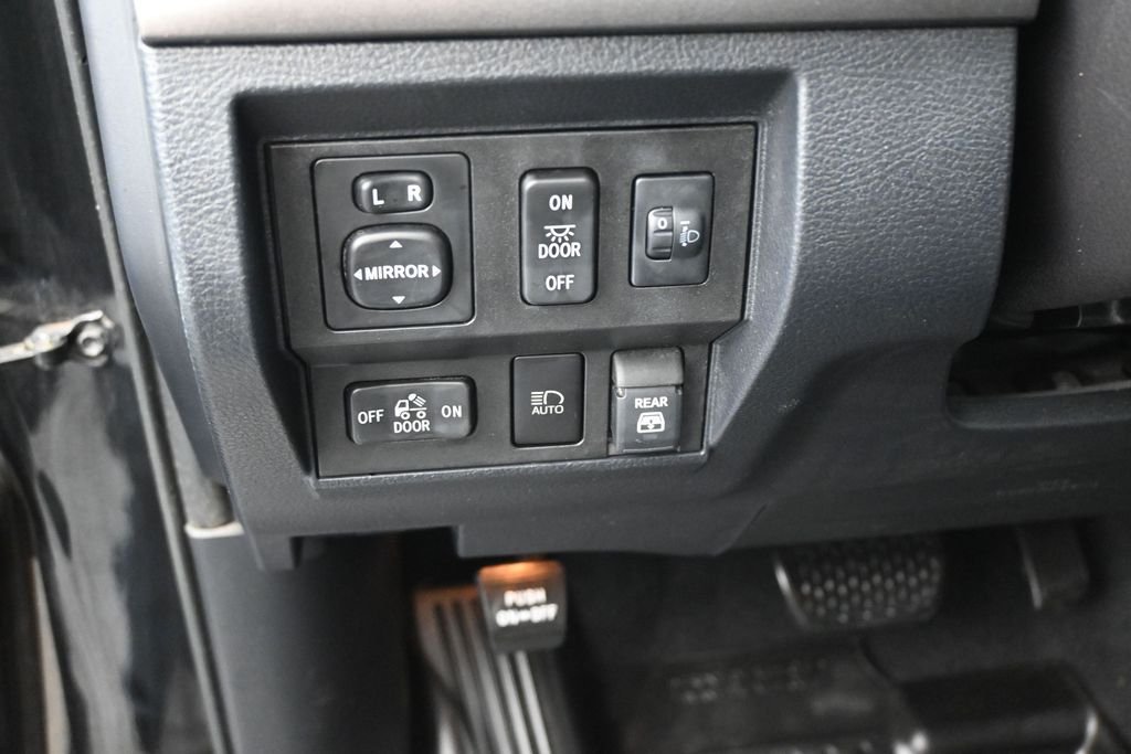 Used 2019 Black Toyota SR5 image 21