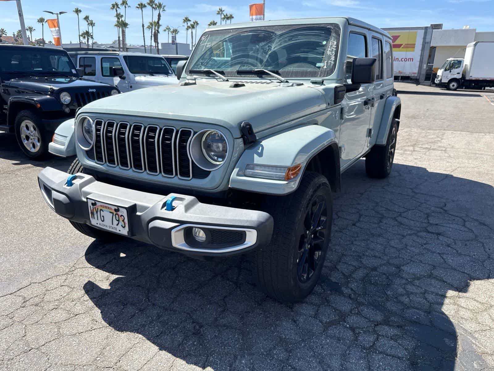 Used 2024 Earl Clearcoat Jeep Sahara image 2