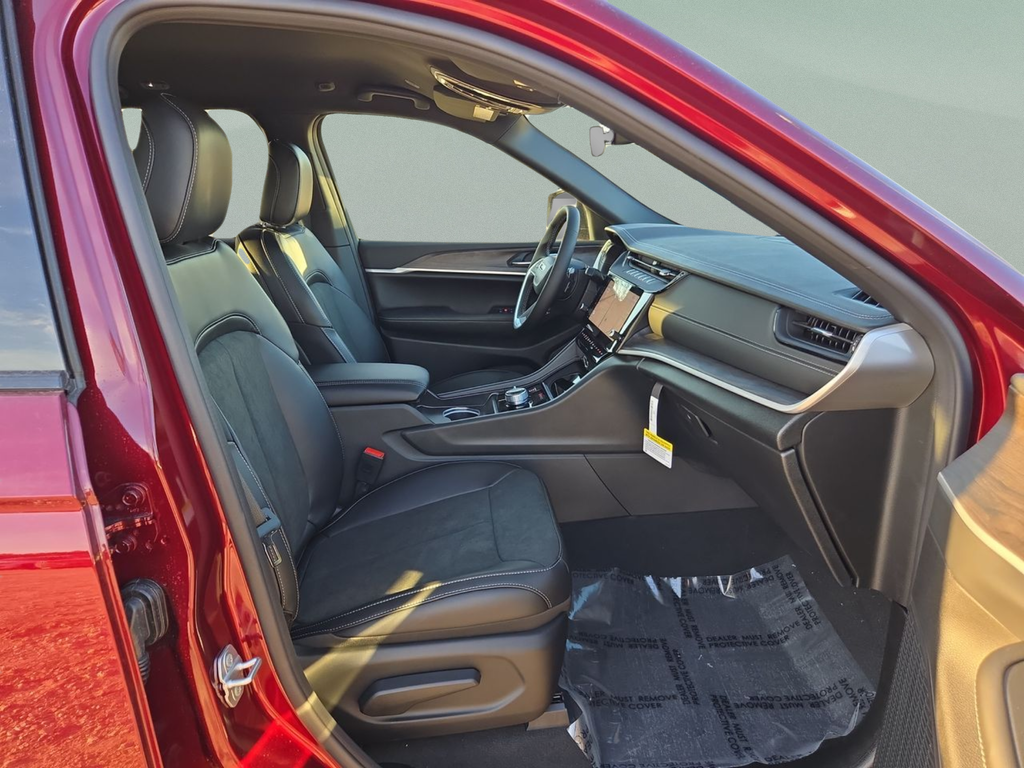 New 2026 Velvet Red Pearl-Coat Exterior Paint Jeep Altitude image 37