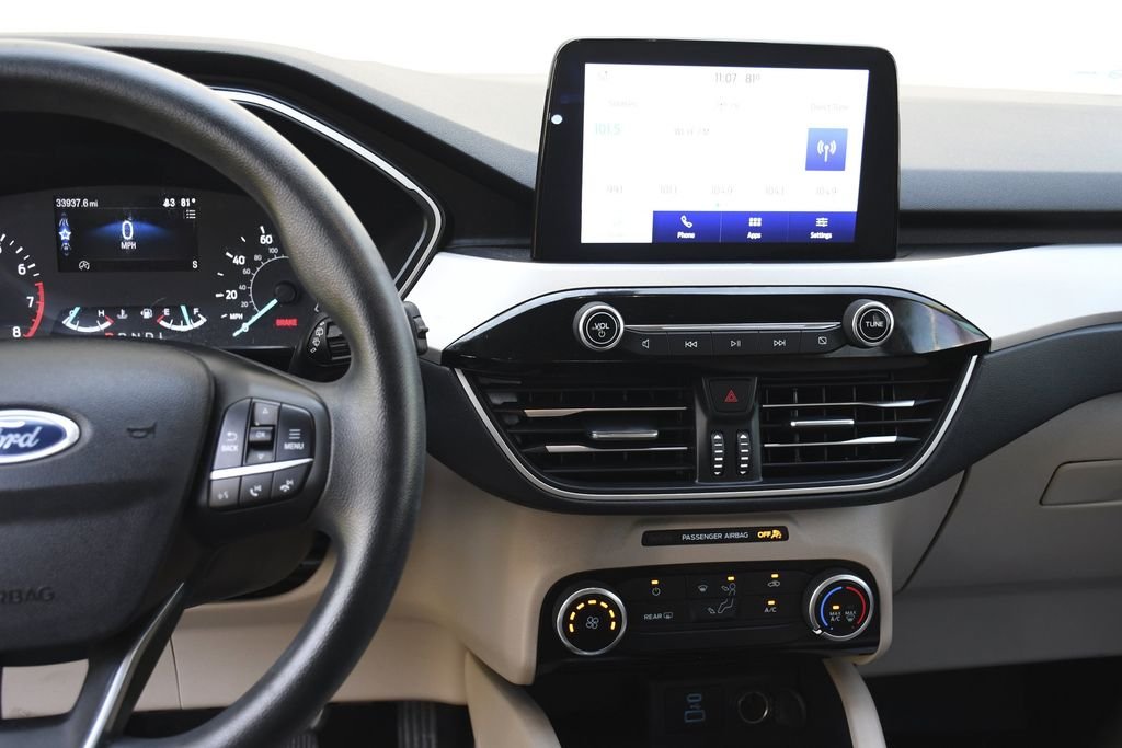 Used 2022 White Ford SE image 11