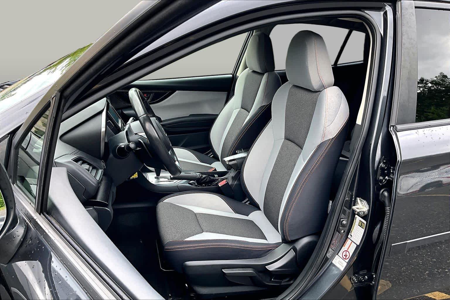 Used 2018 Dark Gray Metallic Subaru Premium image 9