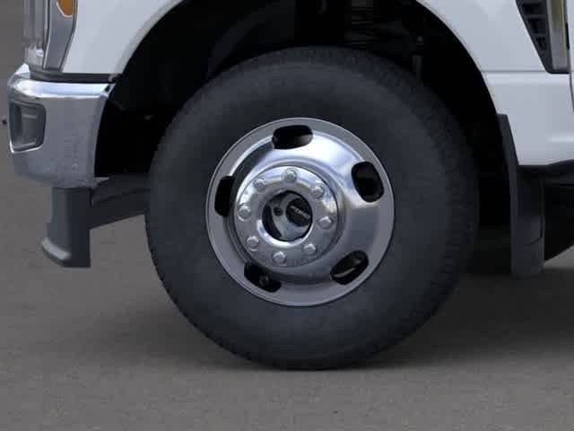 New 2026 Oxford White Ford XLT image 19