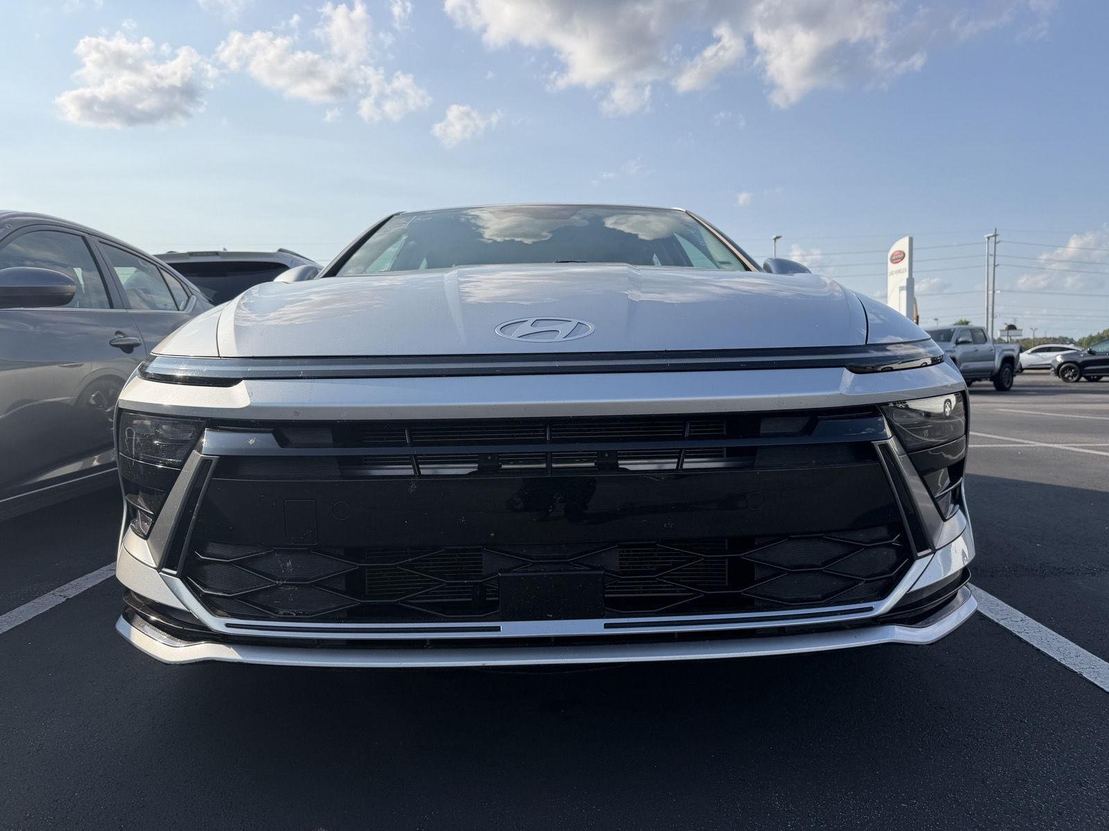 Used 2025 Aero Silver Hyundai SEL image 13