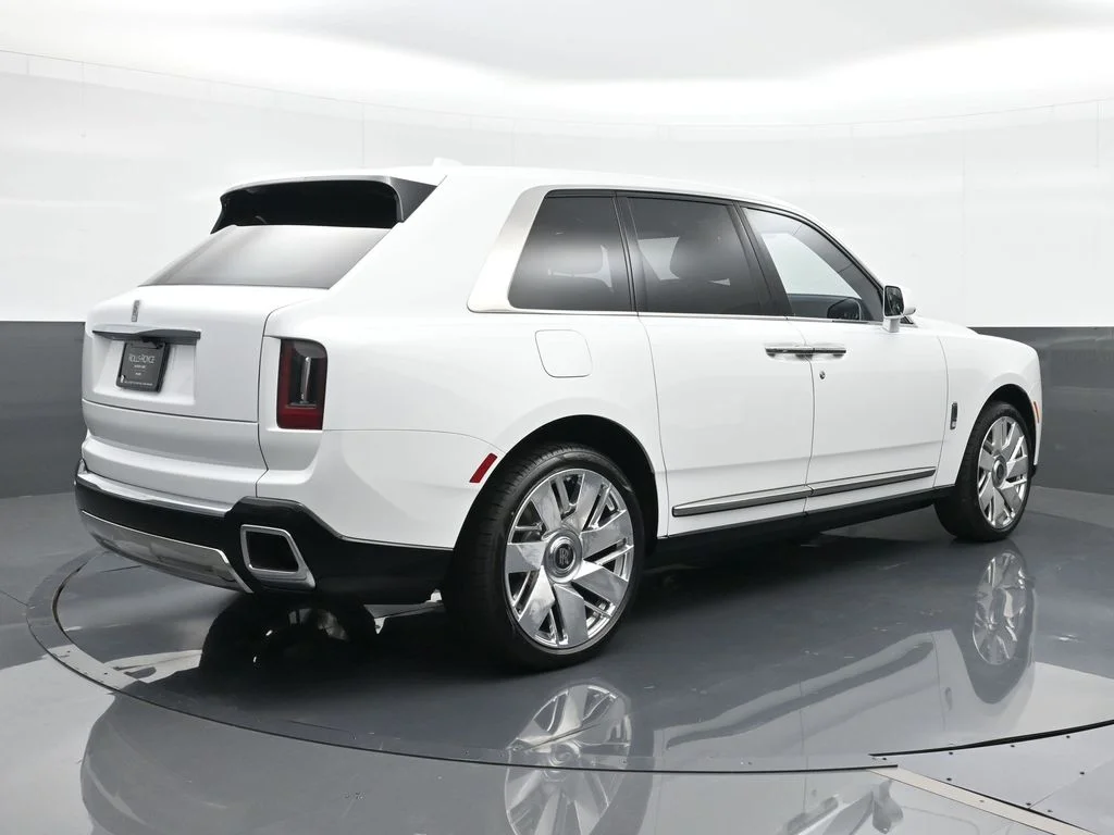 New 2027 White Rolls-Royce  image 2