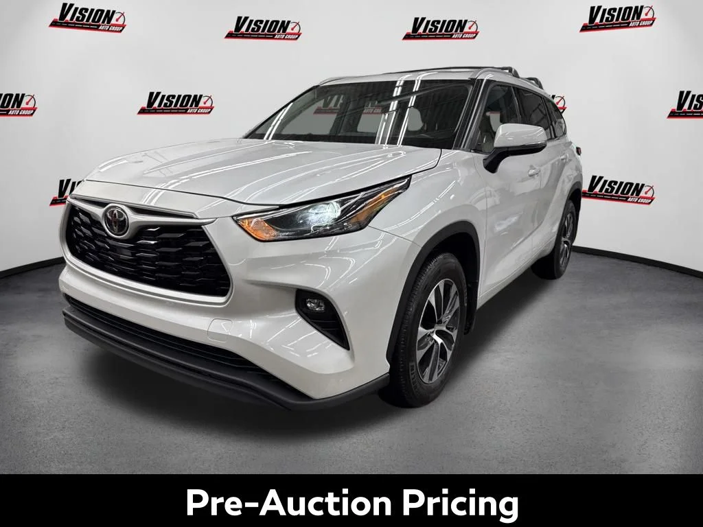 Used 2022 Beige Toyota XLE image 1