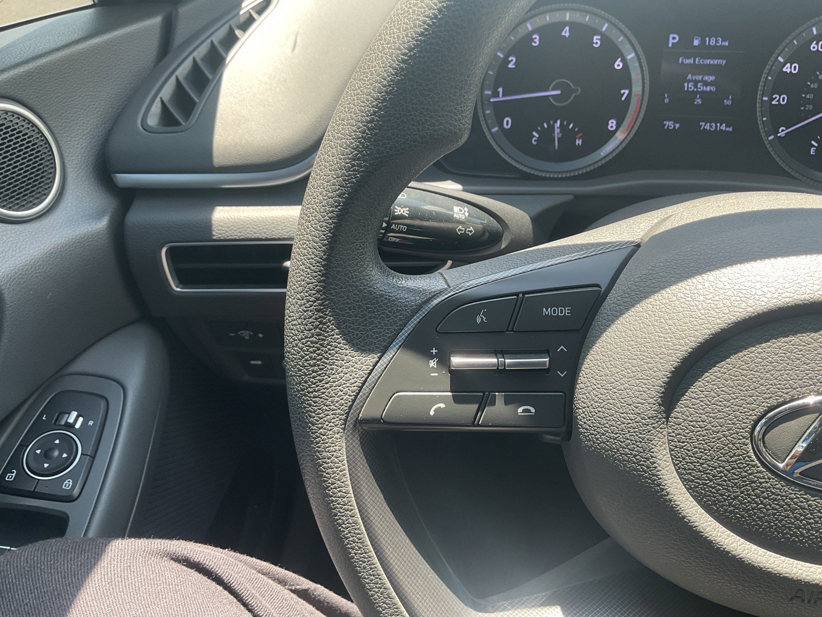 Used 2021 Shimmering Silver Pearl Hyundai SE image 17