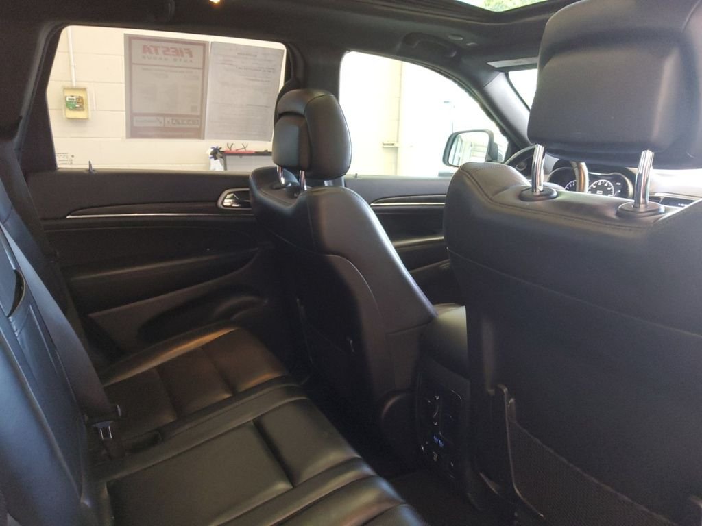 Used 2019 White Jeep Limited image 17