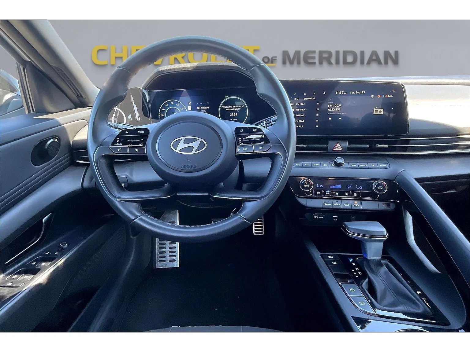 Used 2025  Hyundai SEL Sport image 5
